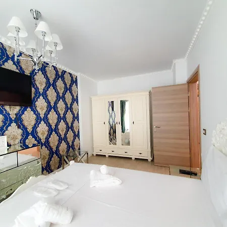 Luxury & Mamaia Nord アパート ナボダリ