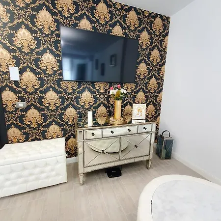 Luxury & Mamaia Nord * ナボダリ