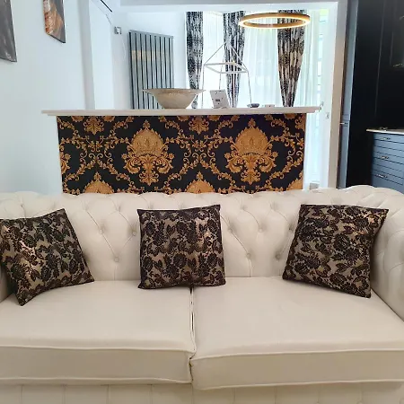 Luxury & Mamaia Nord アパート ナボダリ