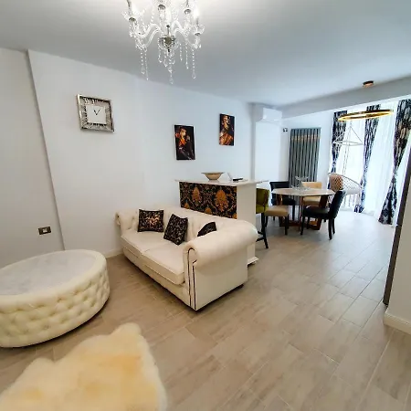 Luxury & Mamaia Nord ナボダリ