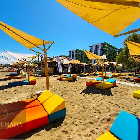 Luxury & Mamaia Nord ナボダリ