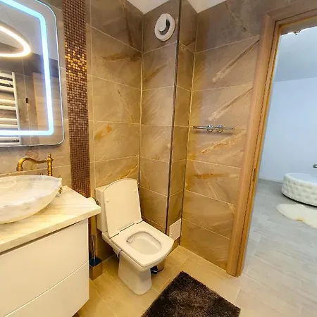 Luxury & Mamaia Nord ナボダリ