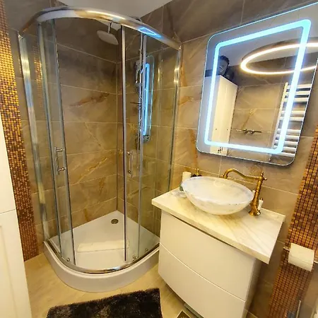 Luxury & Mamaia Nord アパート *