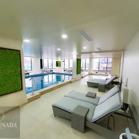 Luxury & Mamaia Nord ナボダリ